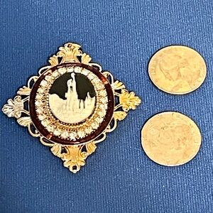 Unique Vintage Cameo Pendant